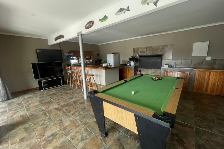 5 Bedroom Property for Sale in Sunrise On Sea Eastern Cape